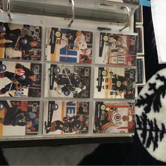 Hockey cards - Picture 2 of 4